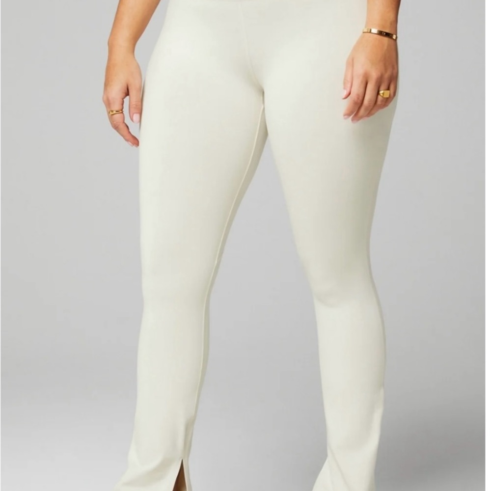 Fabletics Flare Pants / Leggings